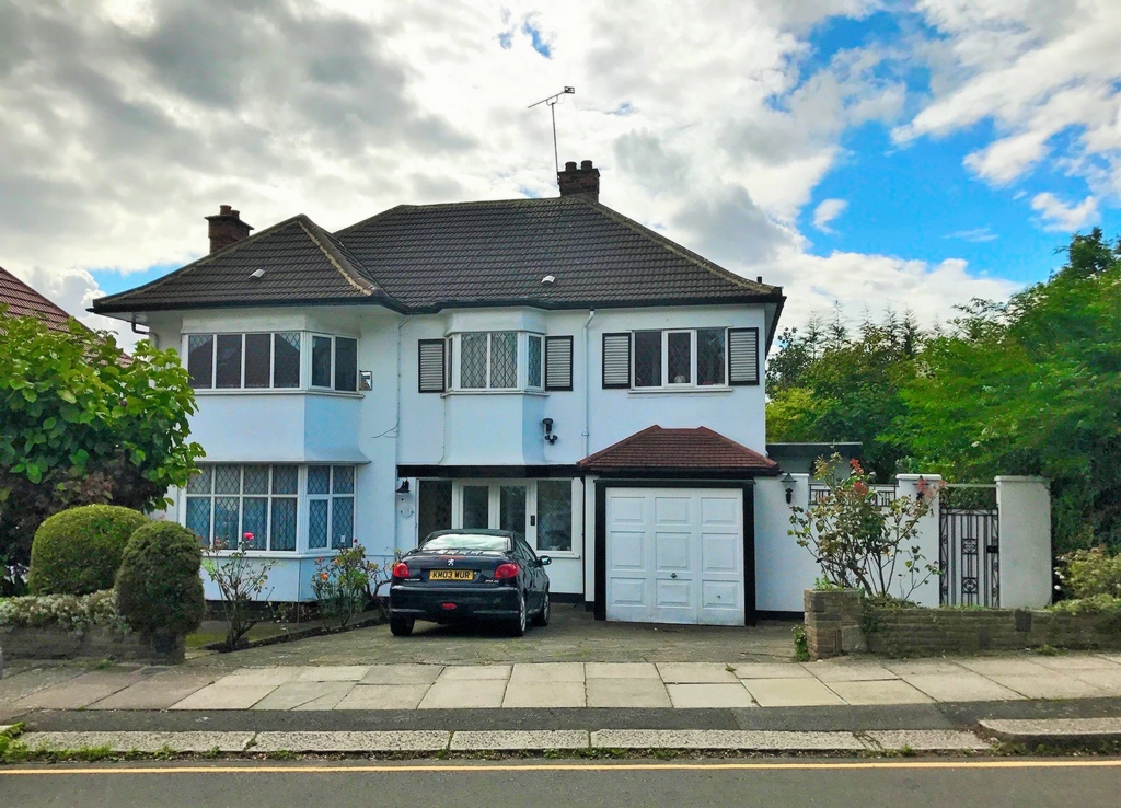 4 bedroom Detached house Under Offer