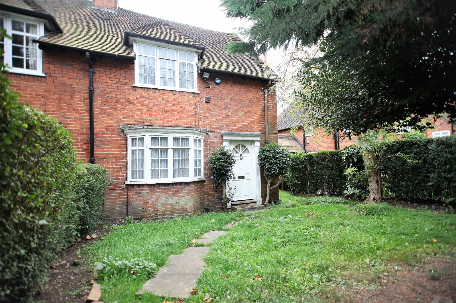 3 bedroom Semi-detached house Under Offer