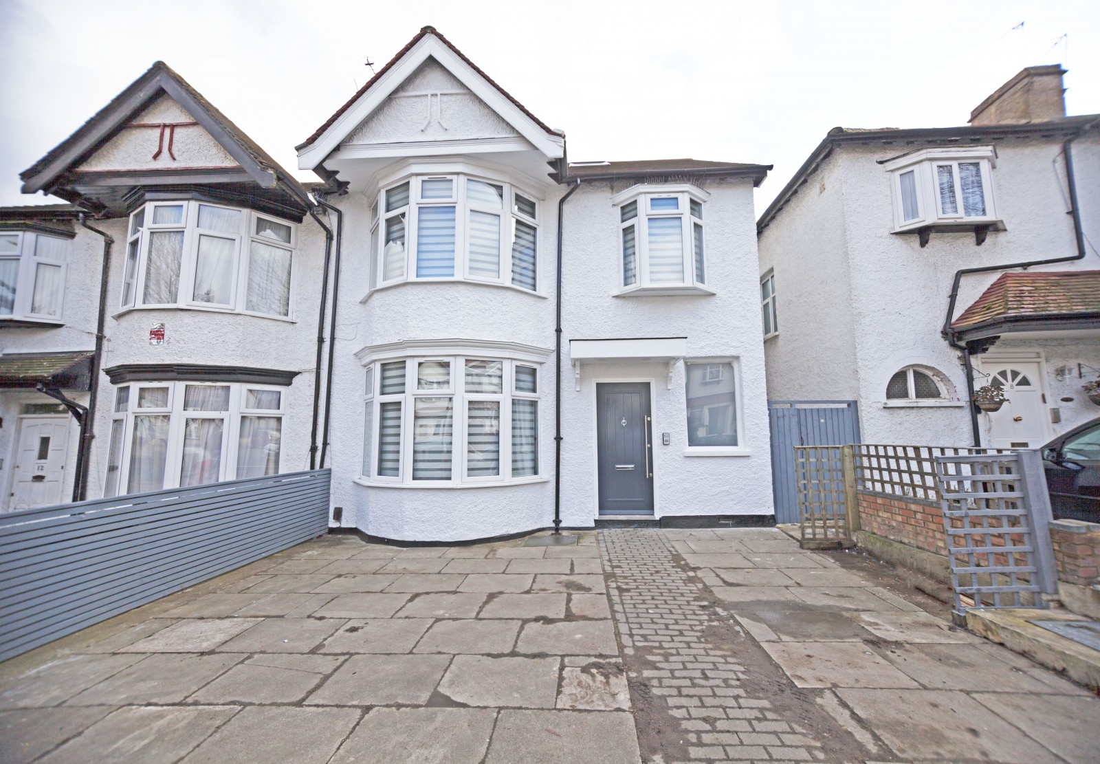 5 bedroom Semi-detached house Under Offer