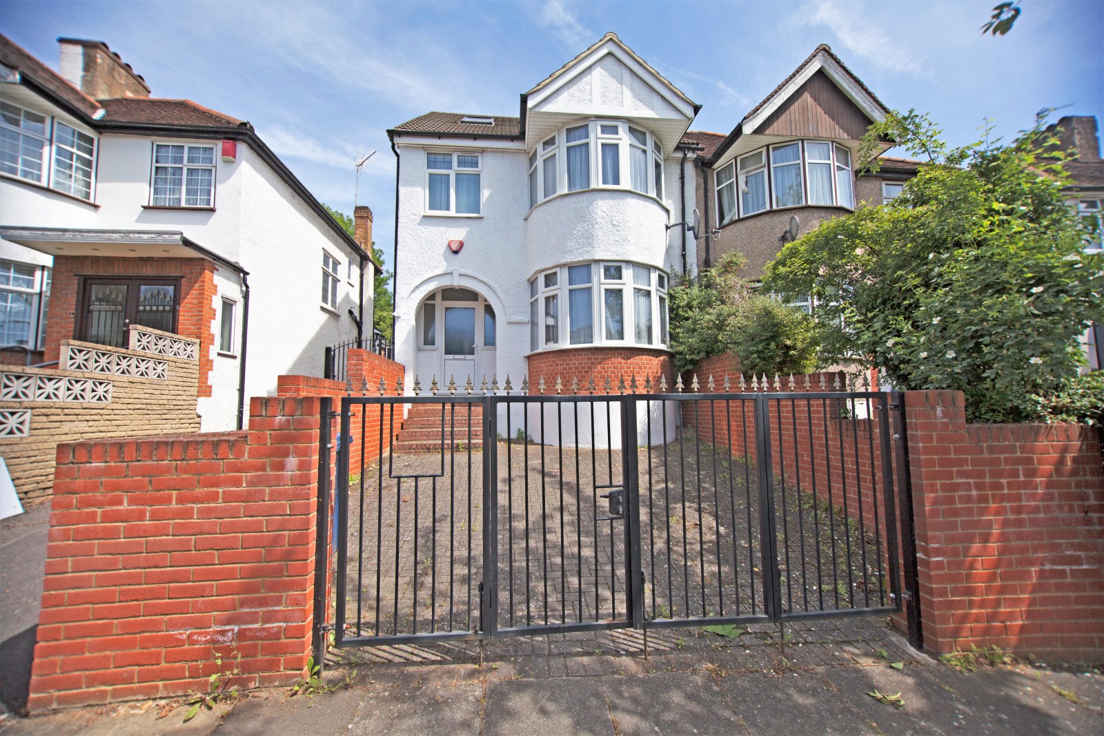 4 bedroom Semi-detached house Under Offer