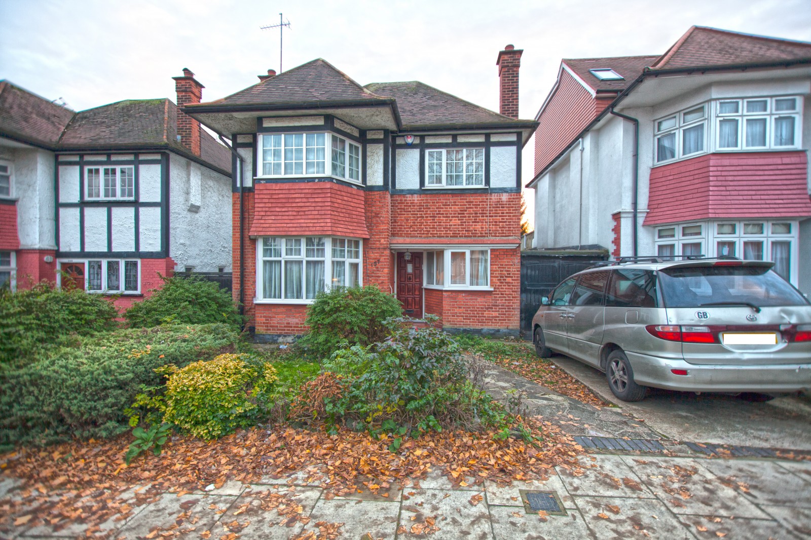 3 bedroom Detached house Under Offer