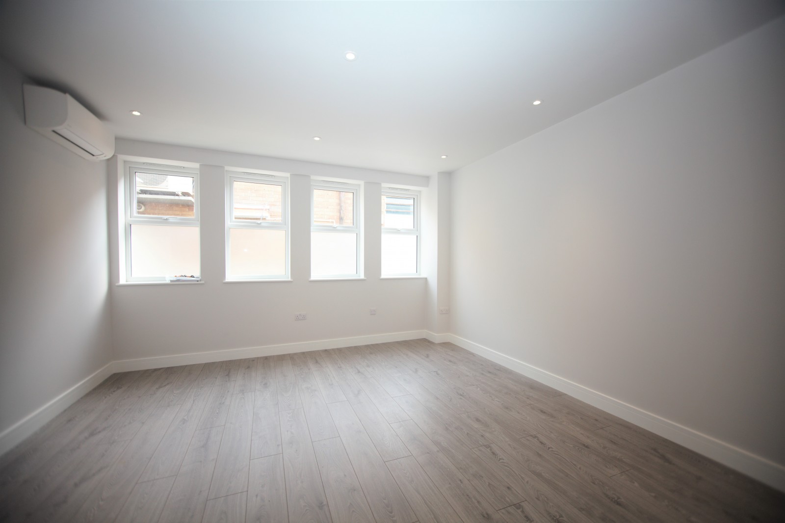  Flat To Let