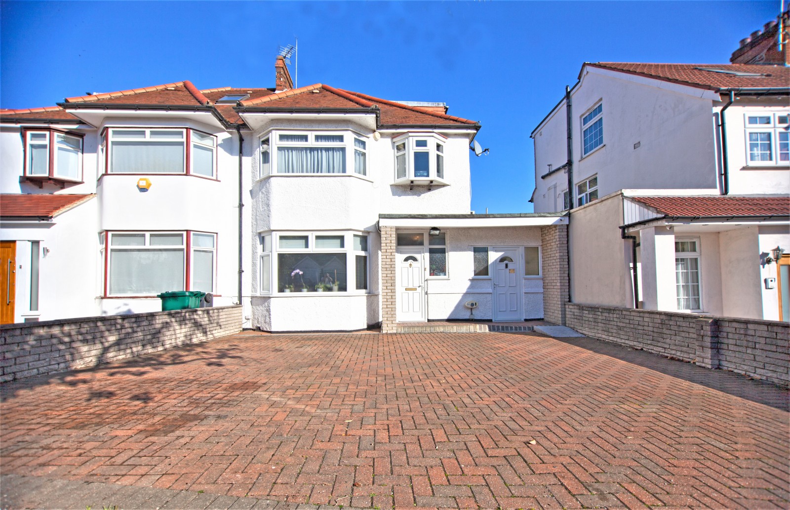 4 bedroom Semi-detached house Under Offer