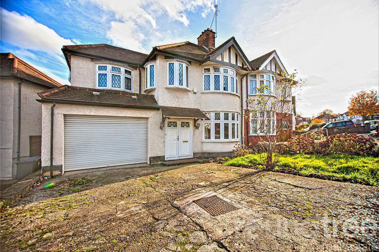 4 bedroom Semi-detached house Under Offer