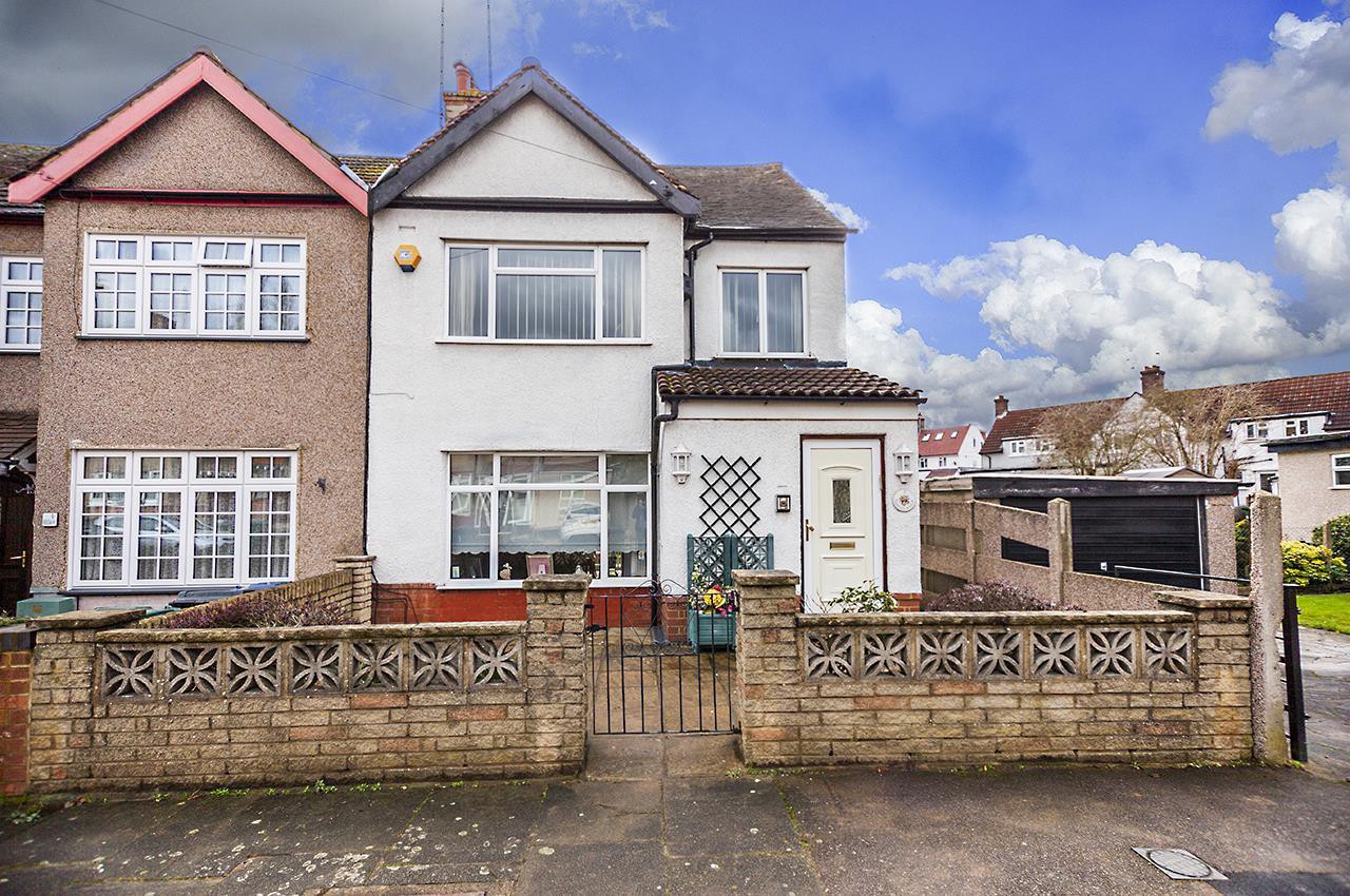 4 bedroom End of terrace house Under Offer