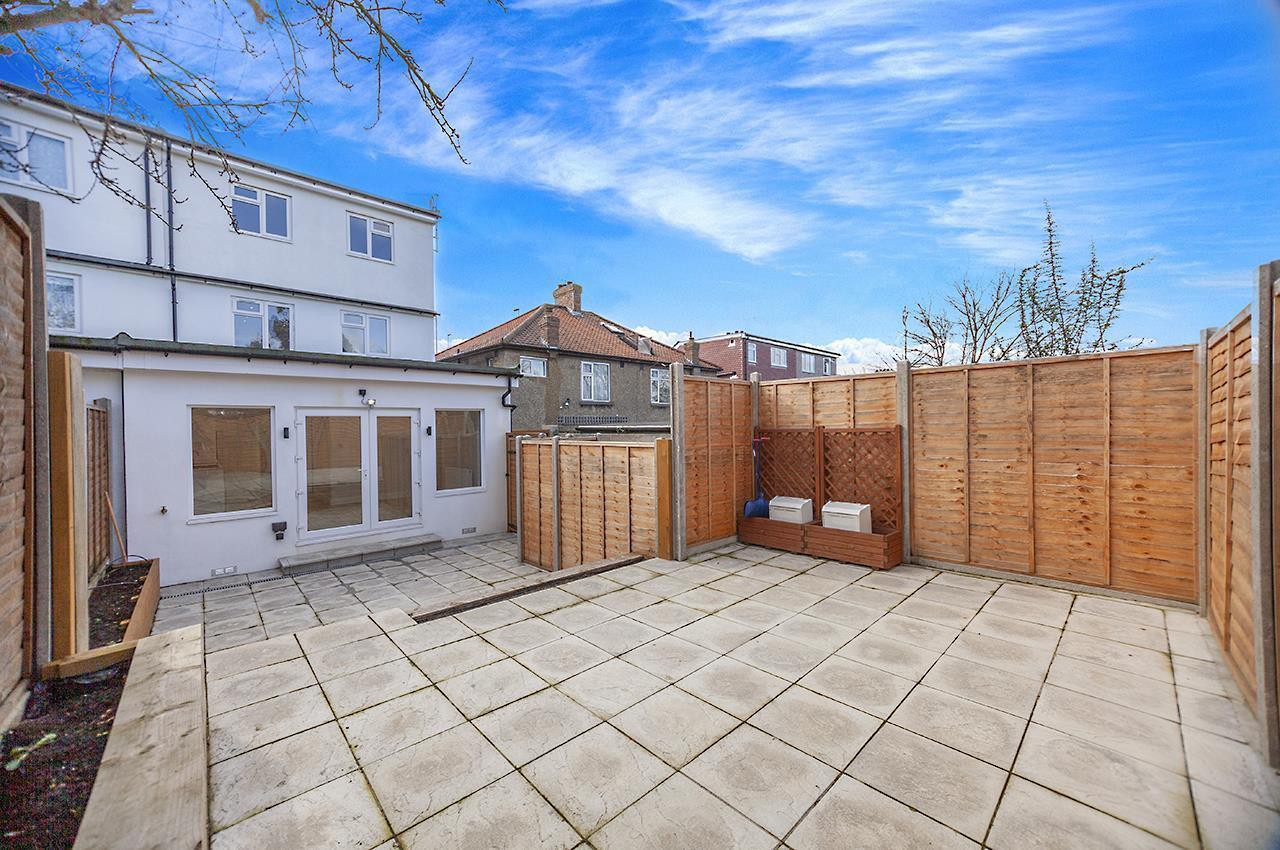 3 bedroom Flat Under Offer