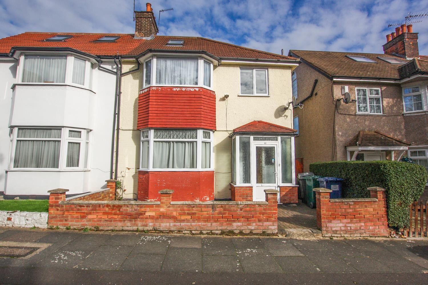4 bedroom Semi-detached house Under Offer