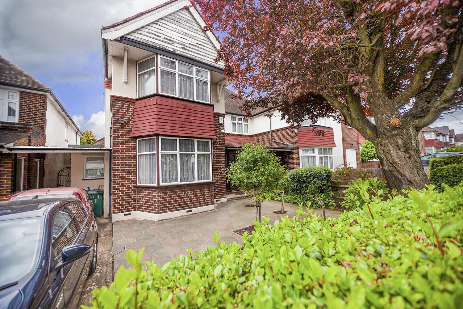 4 bedroom Semi-detached house Under Offer