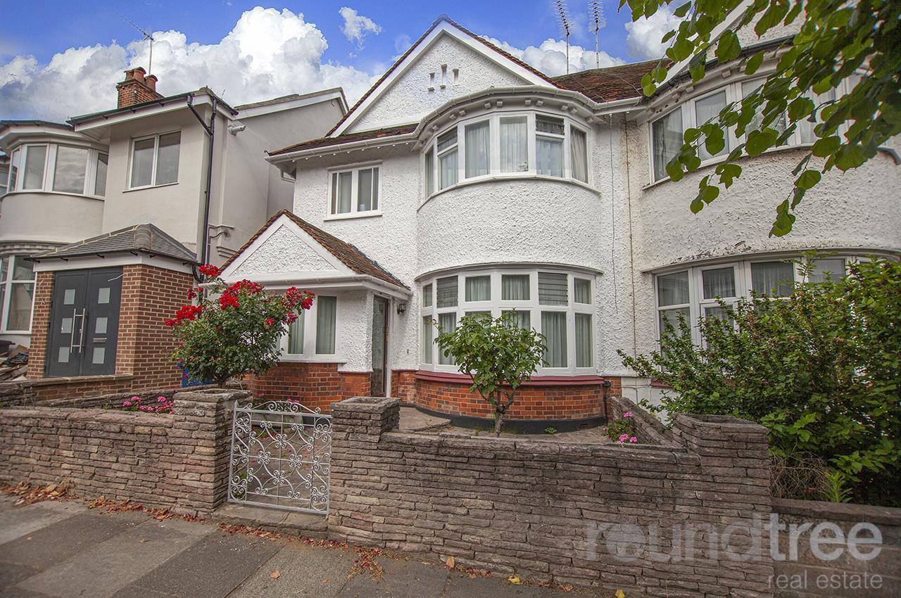 4 bedroom Semi-detached house Under Offer