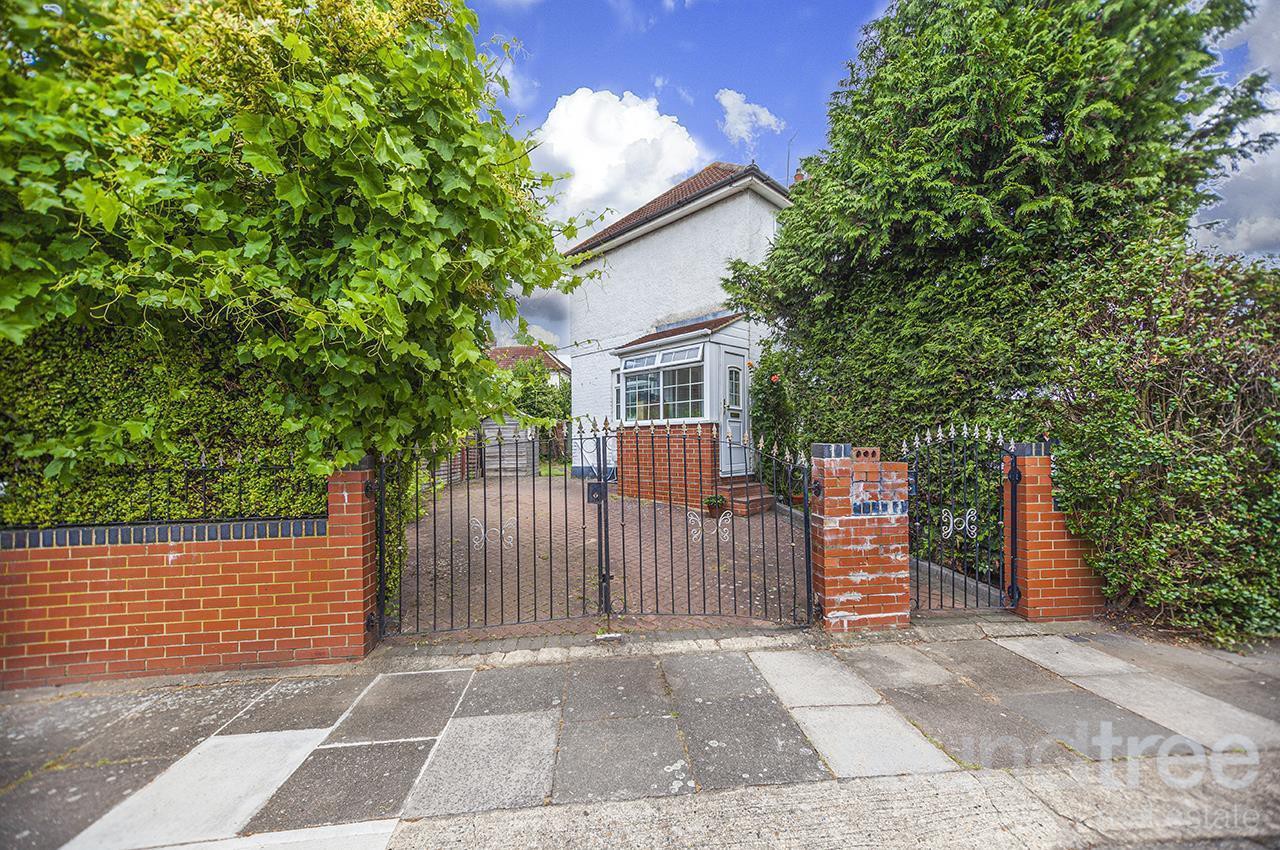 2 bedroom Semi-detached house Under Offer