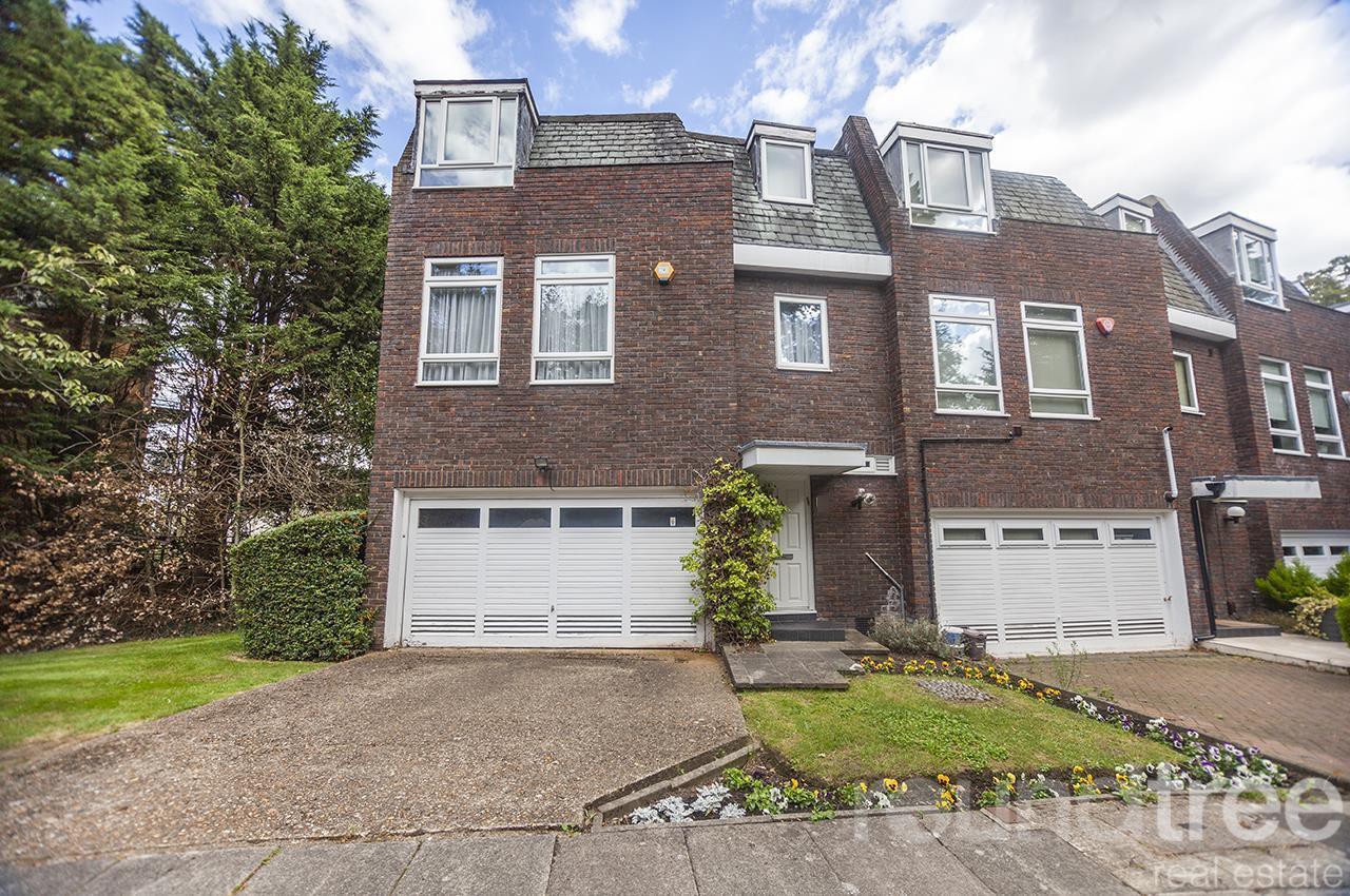 4 bedroom End of terrace house Under Offer