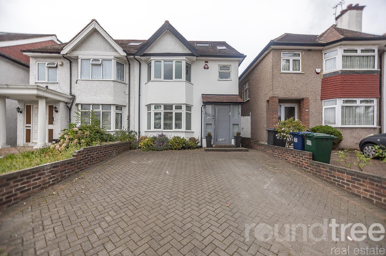 4 bedroom Semi-detached house Under Offer