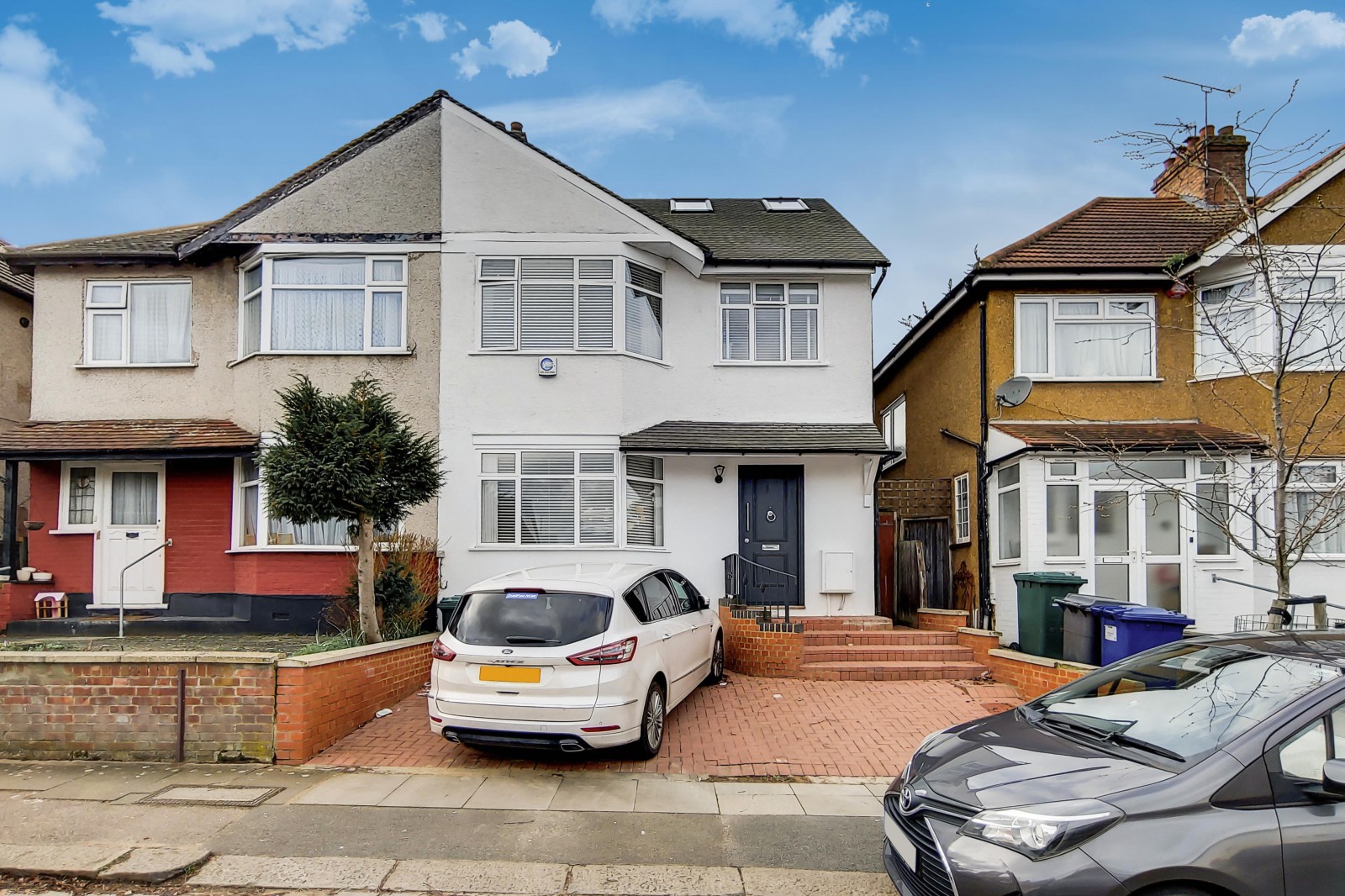 5 bedroom Semi-detached house Under Offer