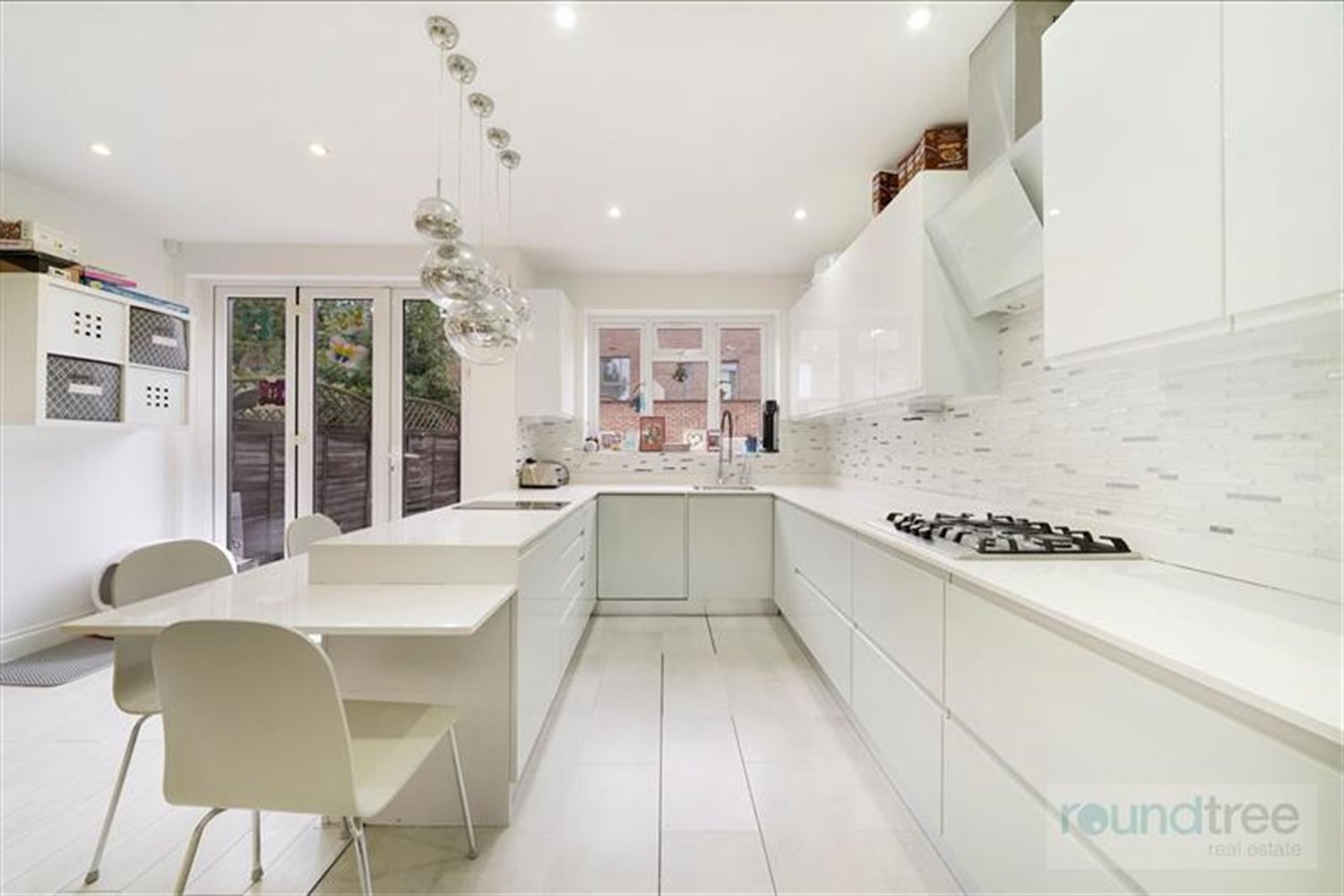 5 bedroom Semi-detached house For Sale