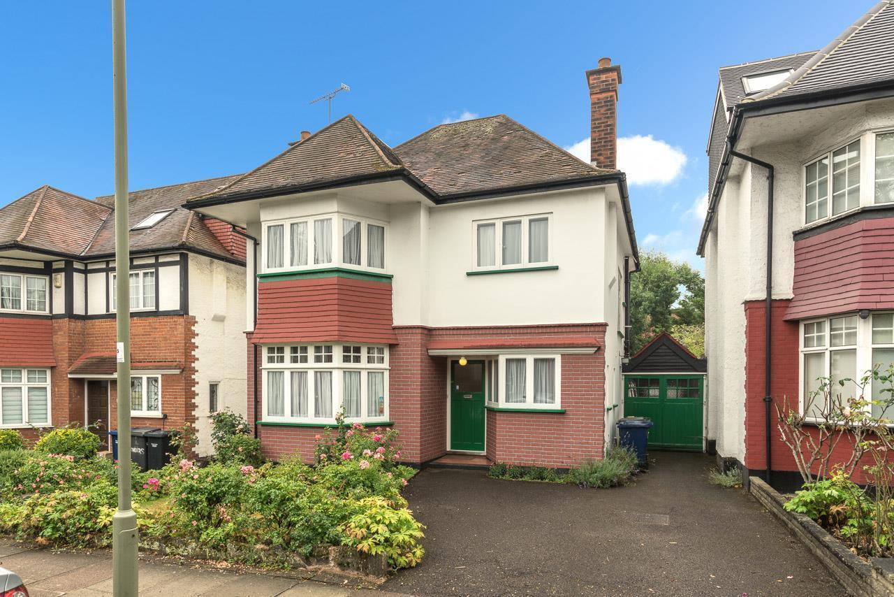 3 bedroom Detached house Under Offer