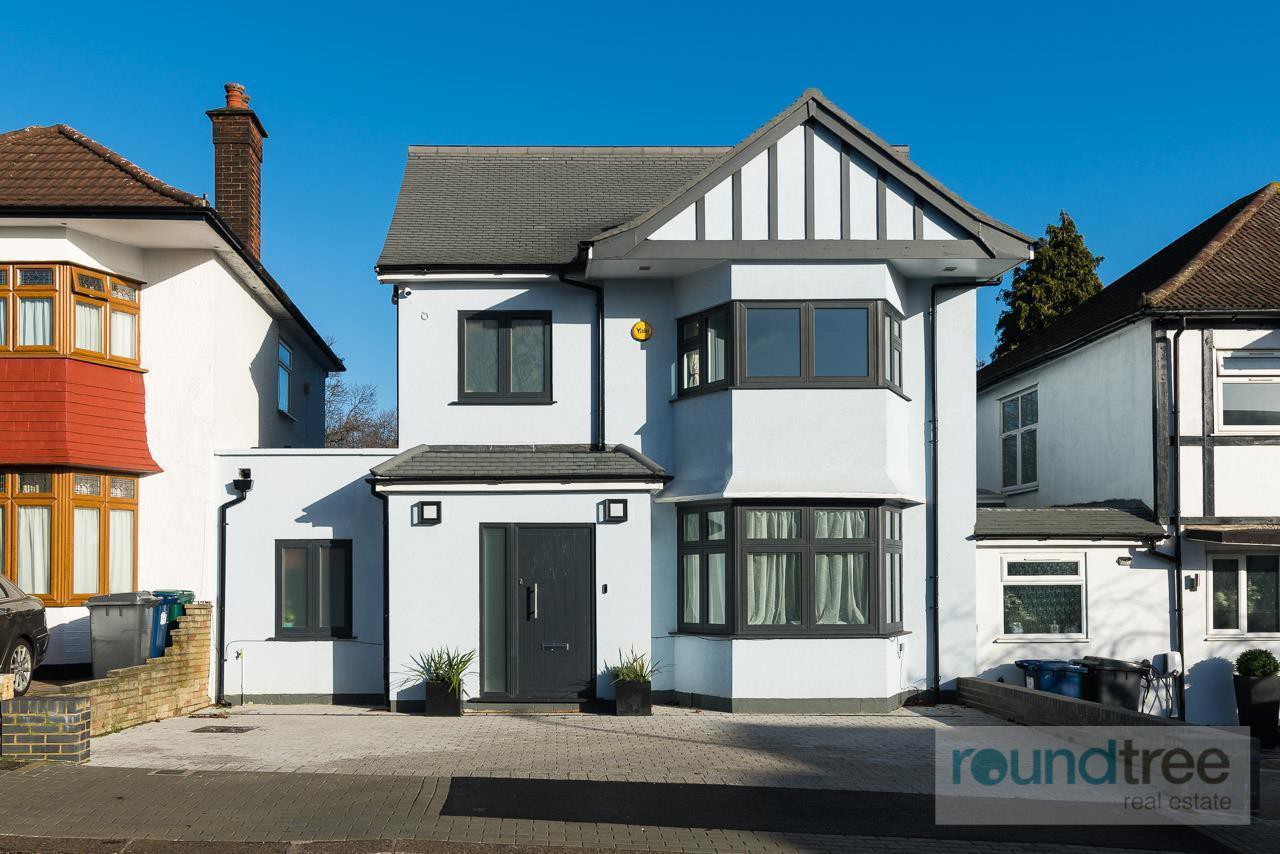 5 bedroom Link detached house Under Offer
