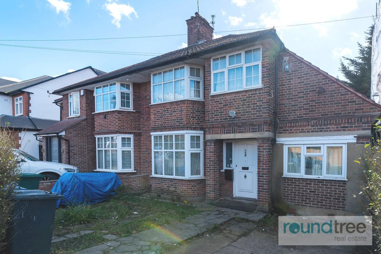 4 bedroom Semi-detached house Under Offer