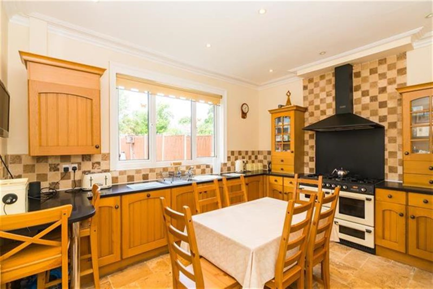 5 bedroom Semi-detached house For Sale