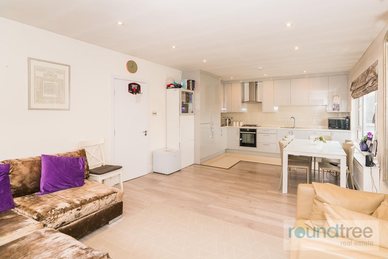 2 bedroom Flat Under Offer