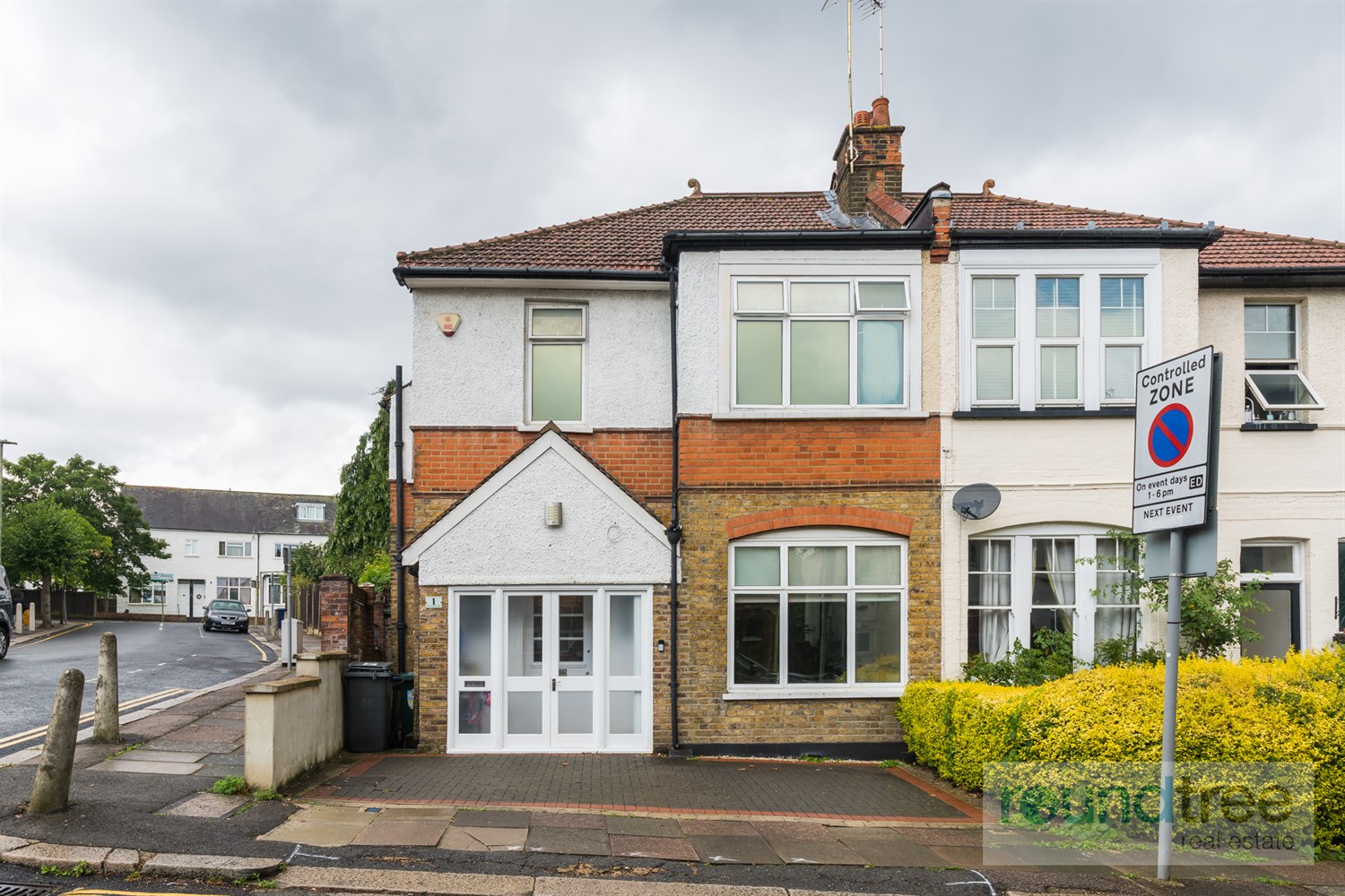4 bedroom Semi-detached house Under Offer