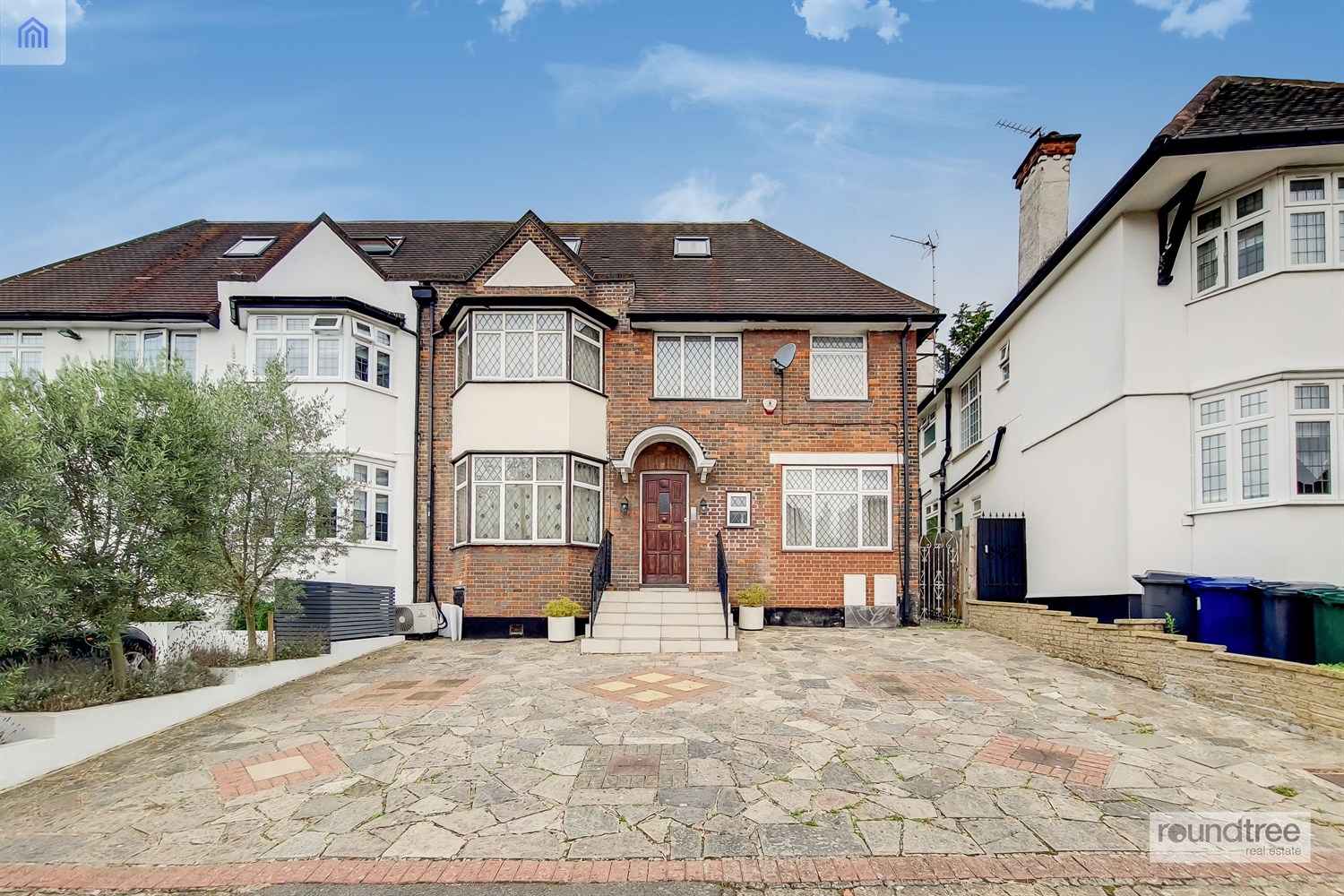 7 bedroom Semi-detached house Under Offer