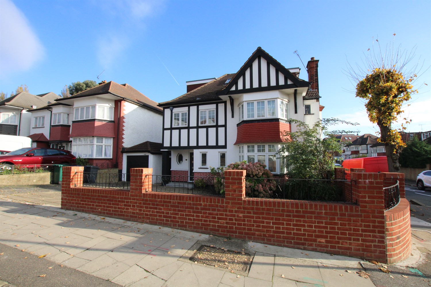 5 bedroom House (unspecified) Under Offer