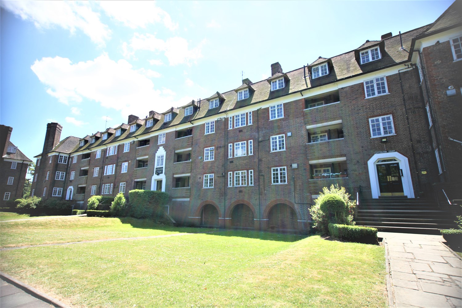 3 bedroom Flat To Let
