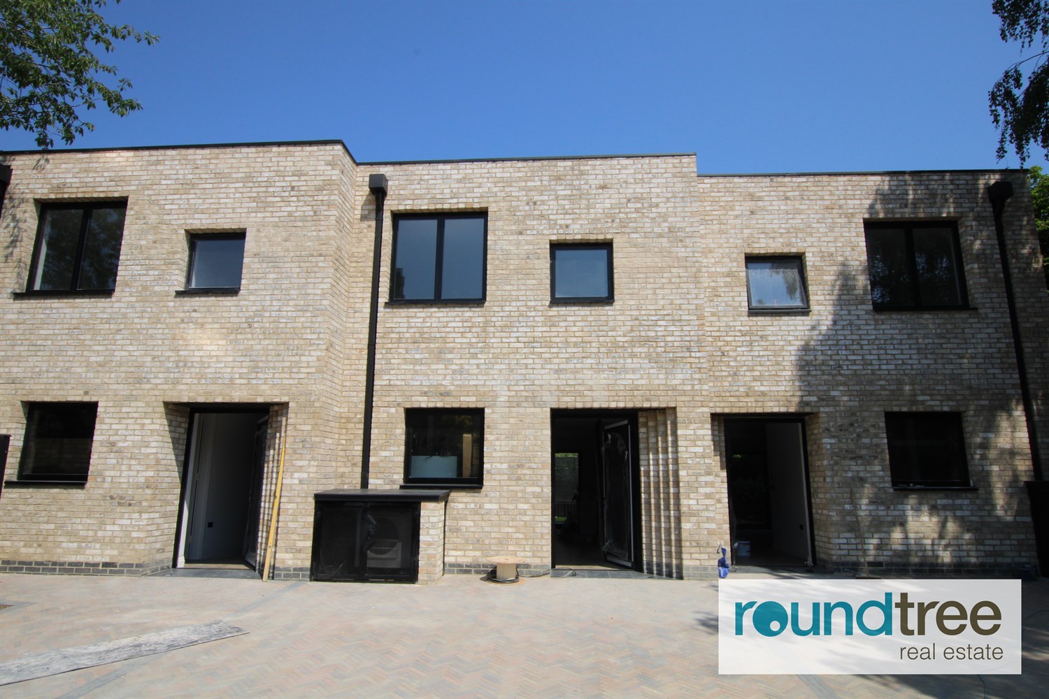 3 bedroom End of terrace house Let