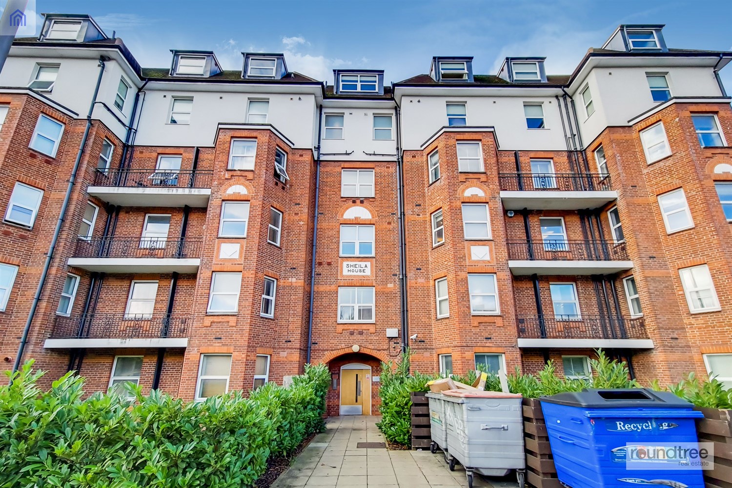 4 bedroom Apartment To Let