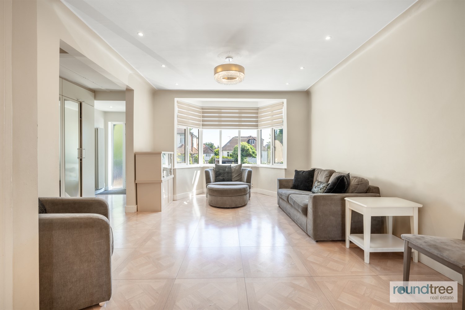 5 bedroom Semi-detached house Under Offer