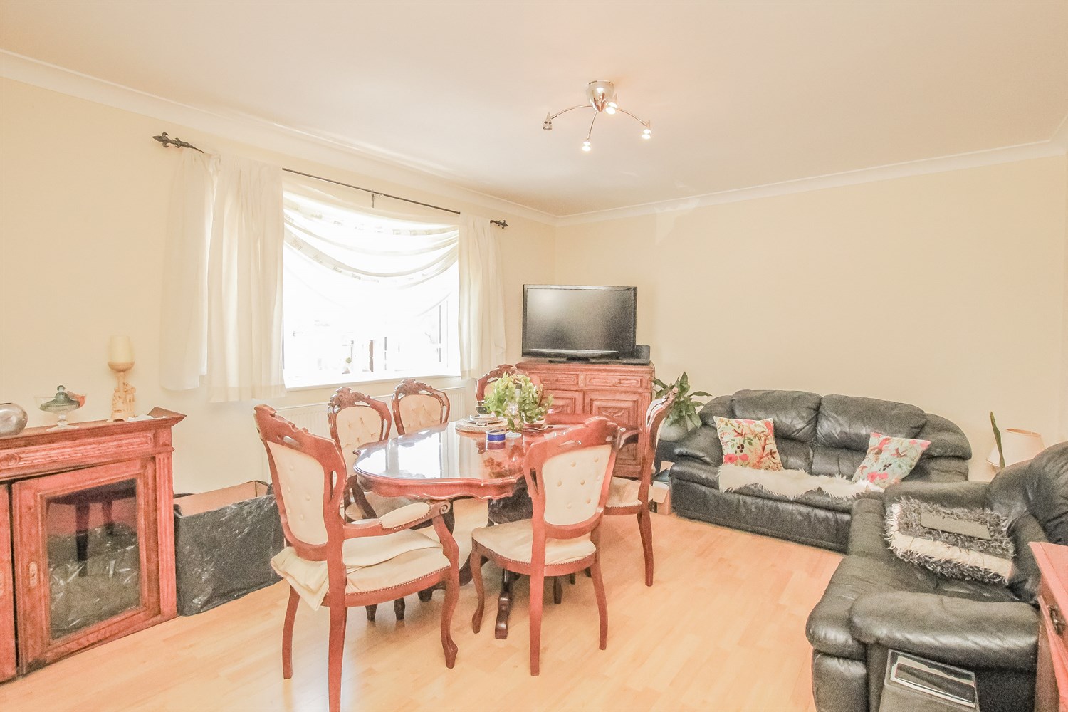 2 bedroom Flat Let