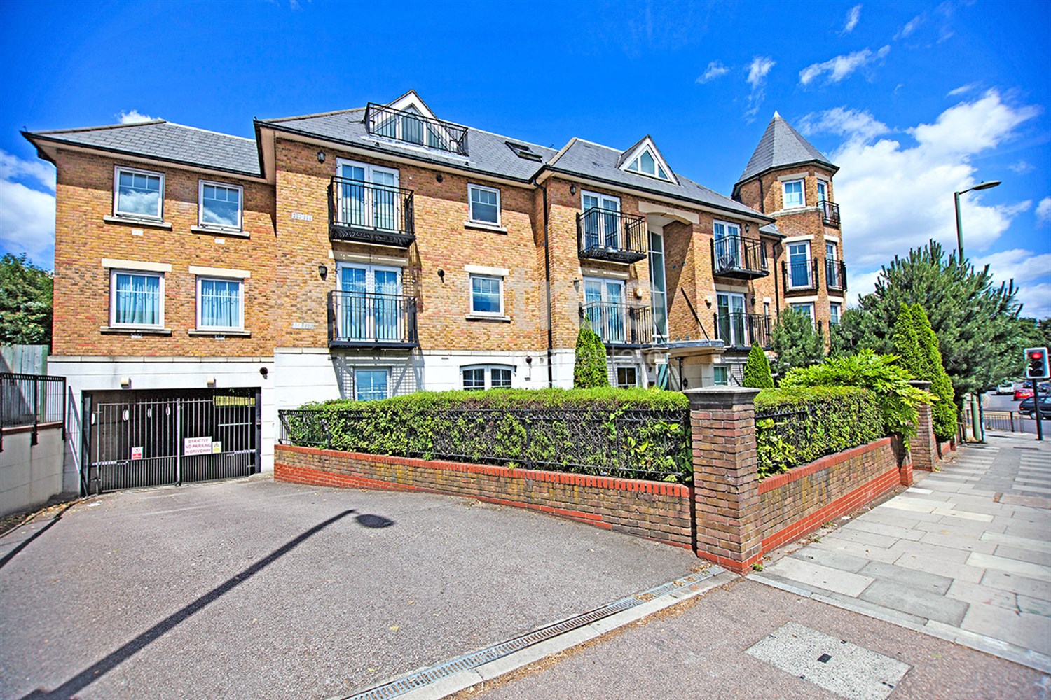 2 bedroom Flat Let