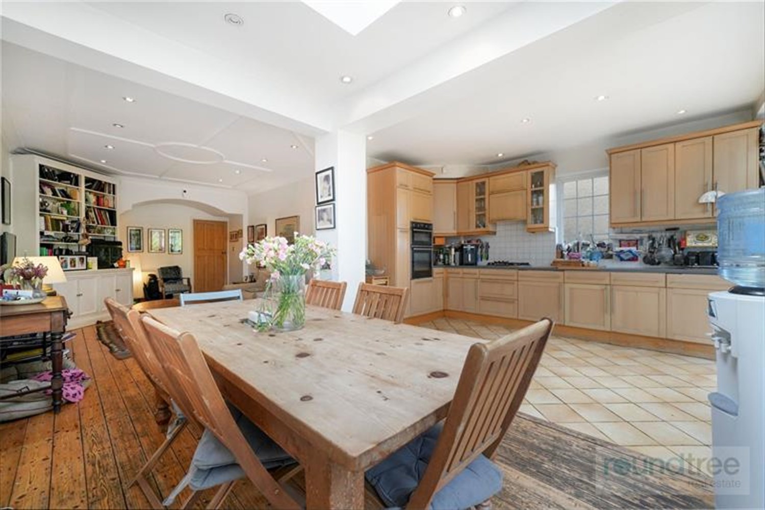 6 bedroom Semi-detached house For Sale