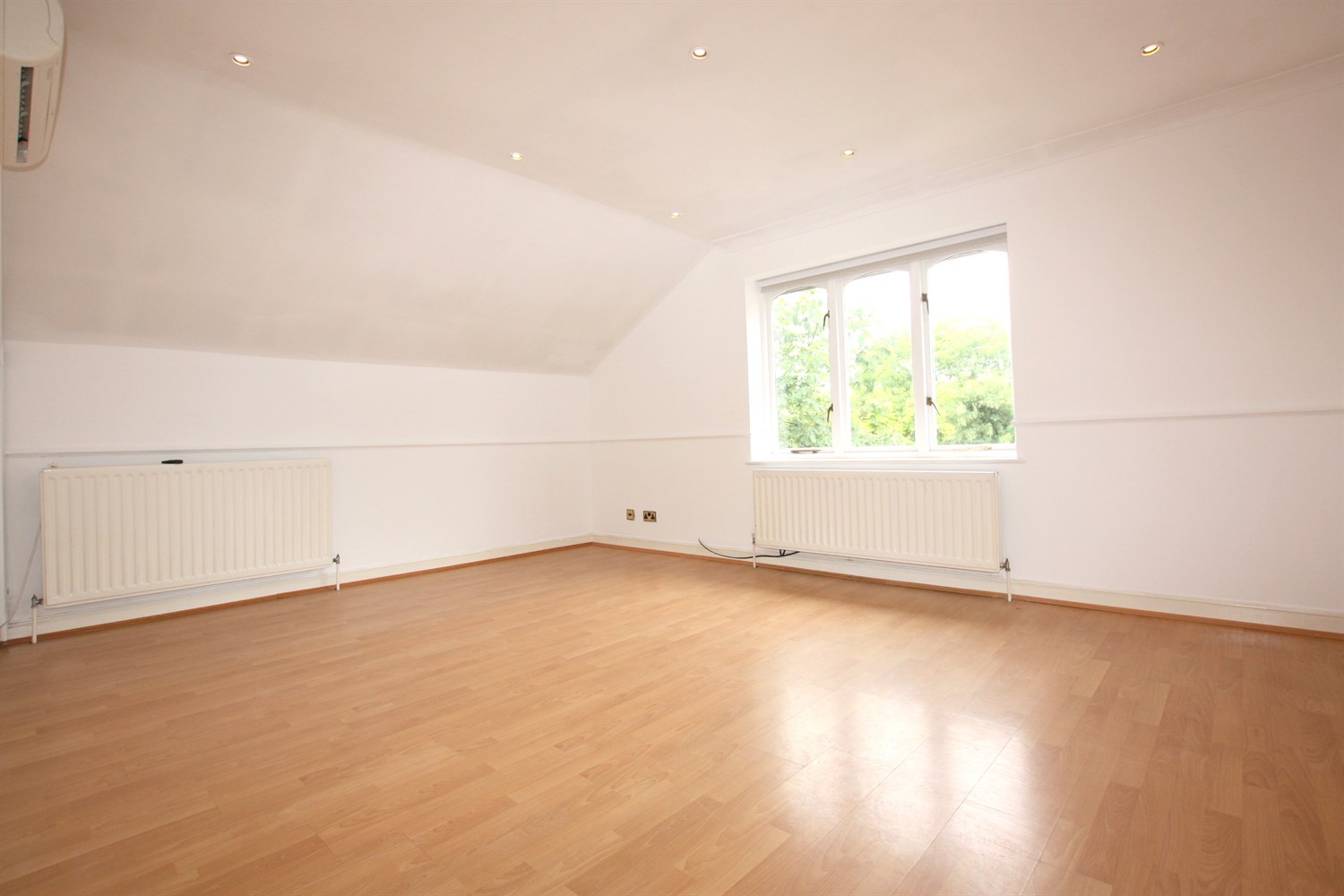 2 bedroom Flat Let