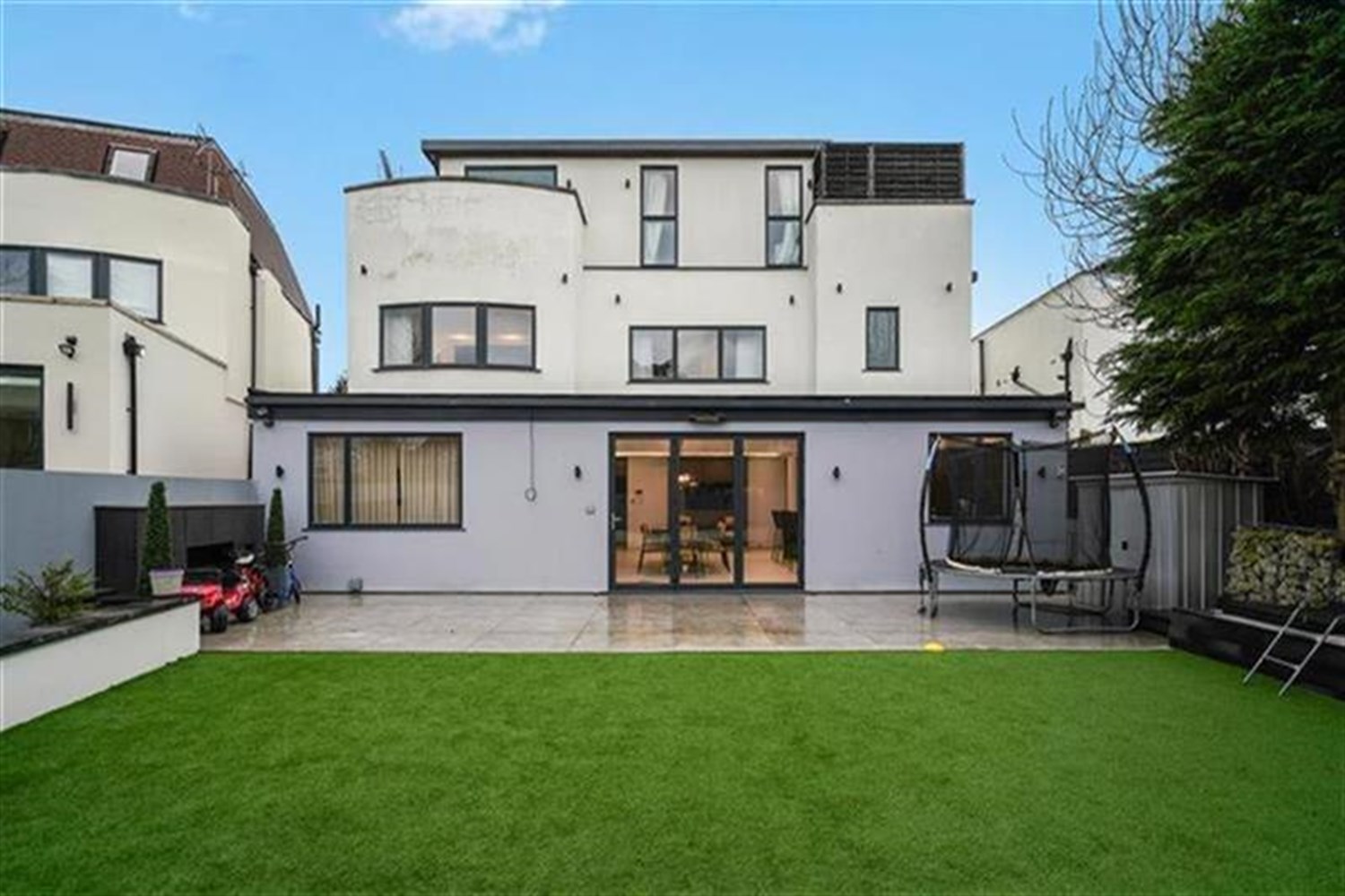 5 bedroom Detached house For Sale