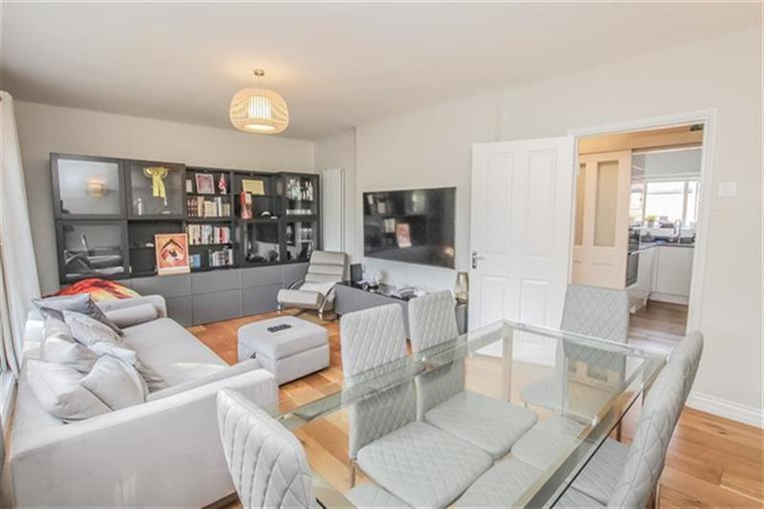 3 bedroom Apartment For Sale