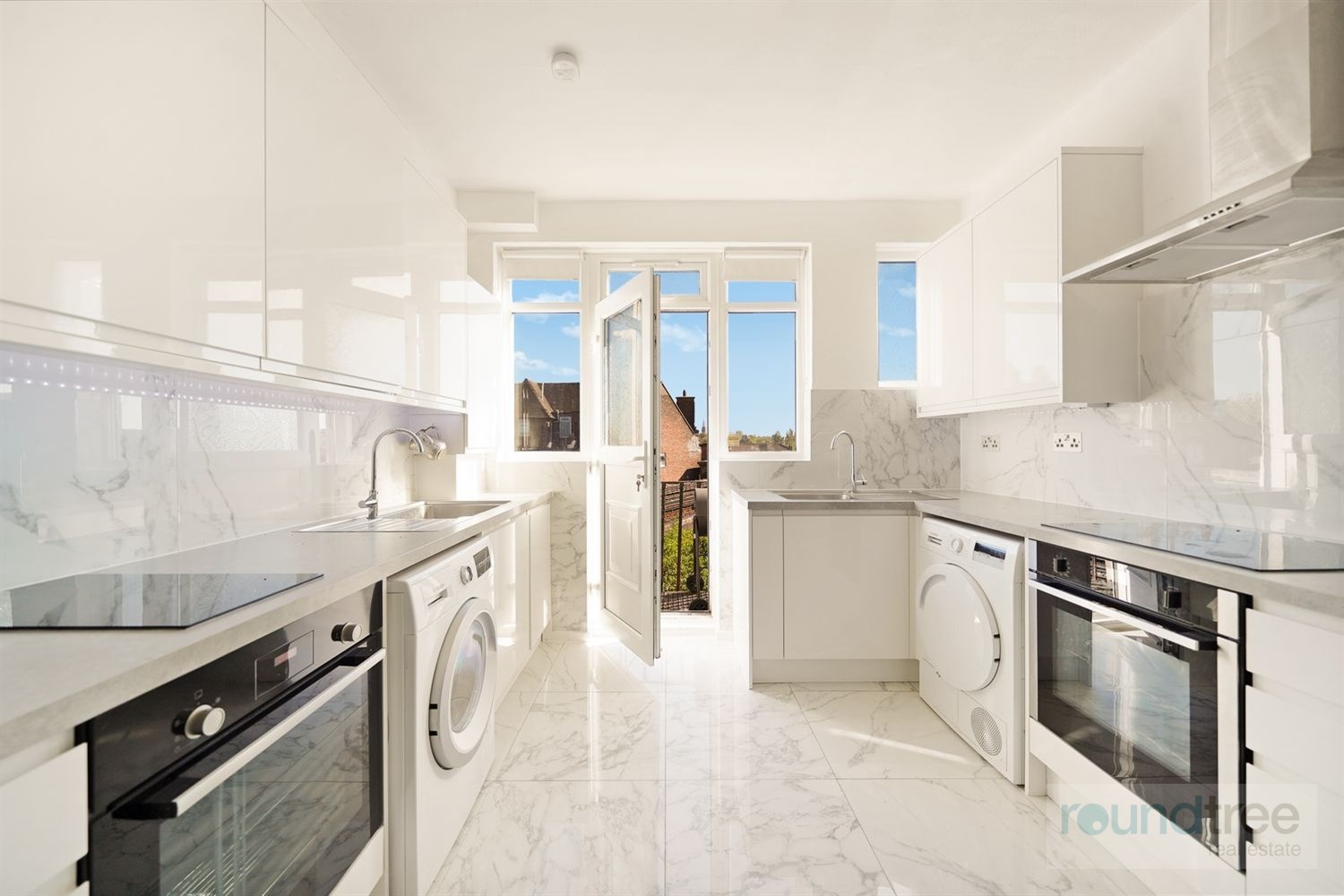 3 bedroom Apartment For Sale