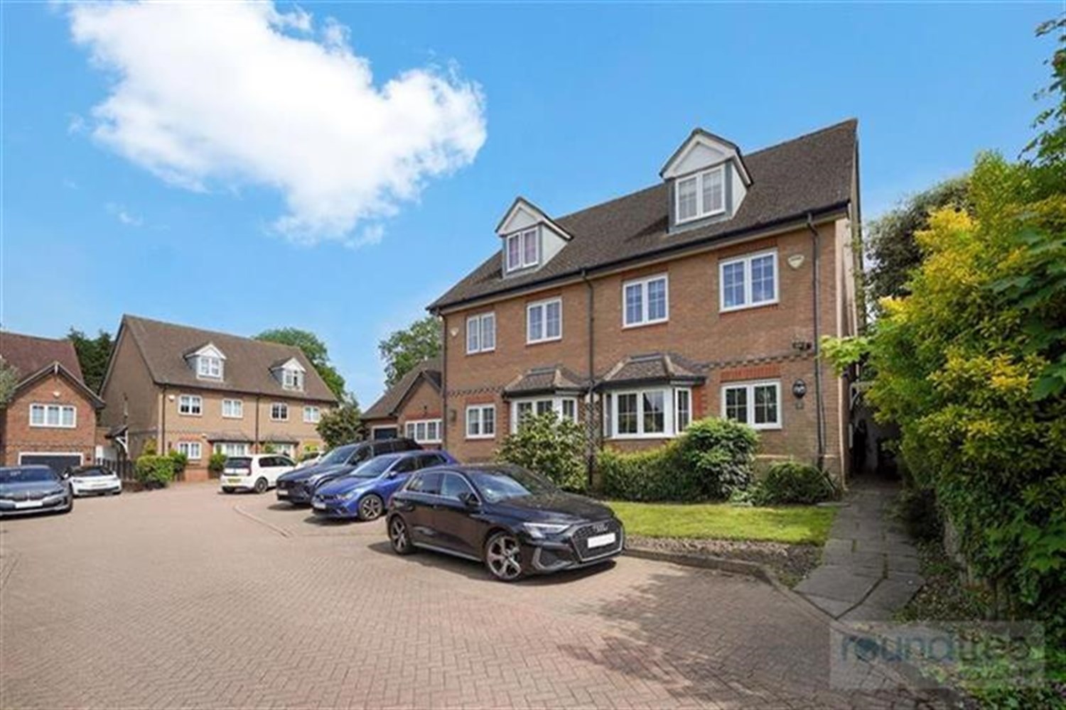 4 bedroom Semi-detached house For Sale