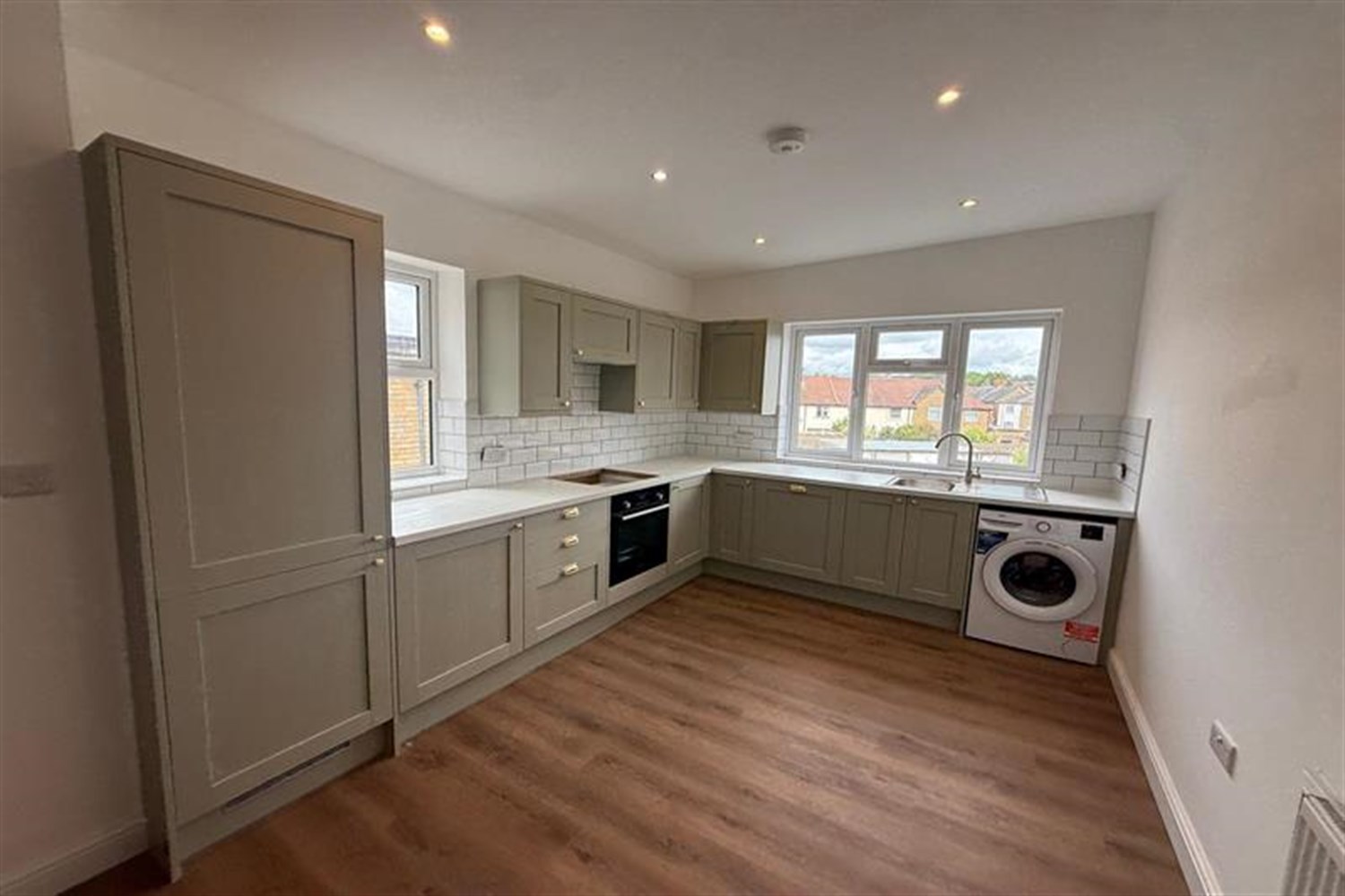 4 bedroom Maisonette To Let