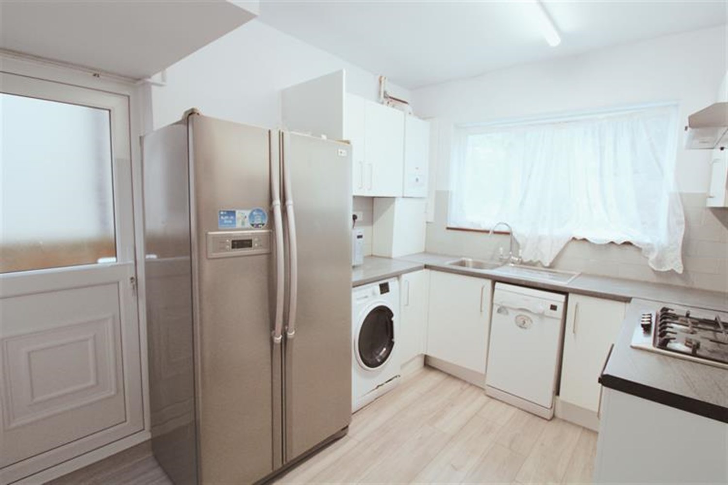 3 bedroom Semi-detached house Let
