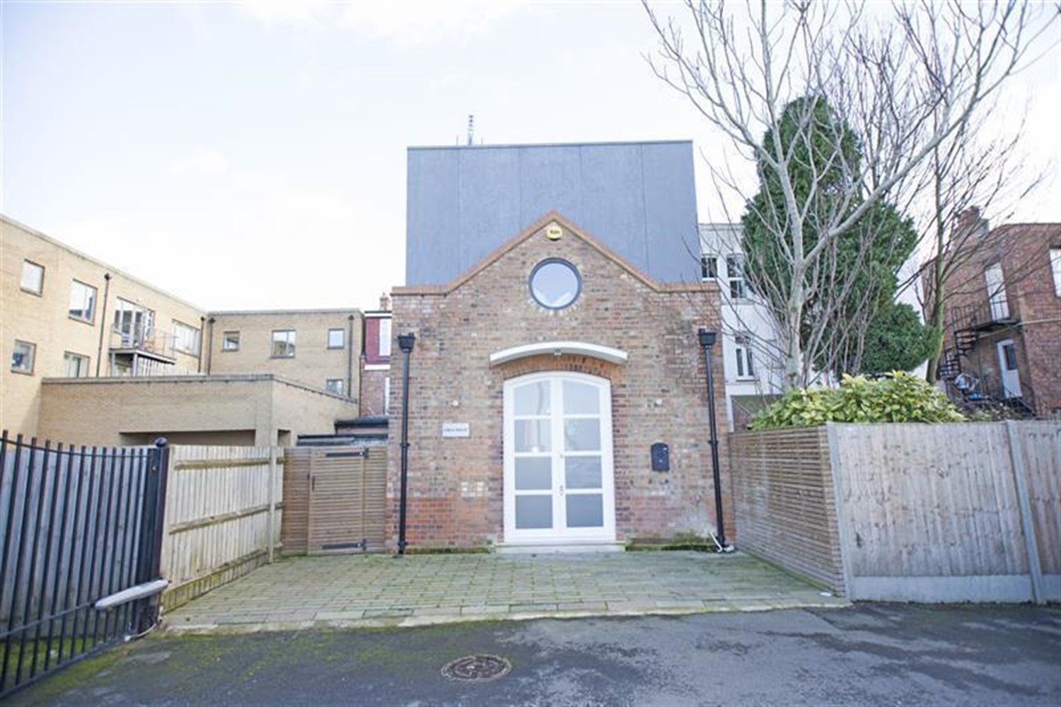 2 bedroom Semi-detached house To Let