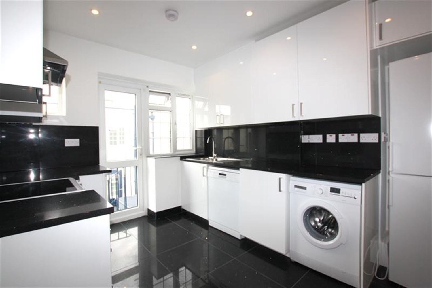 2 bedroom Apartment To Let