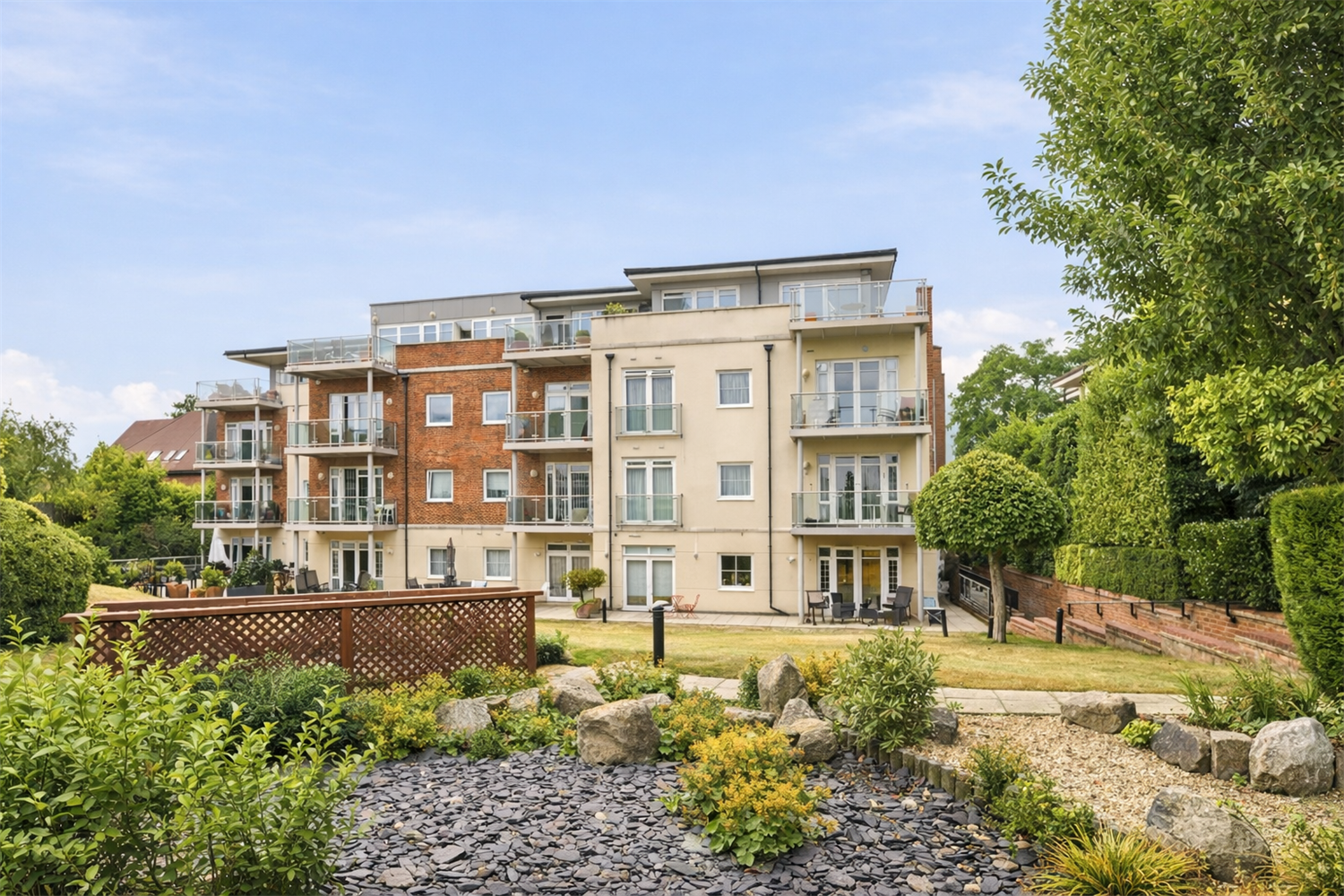 3 bedroom Apartment For Sale