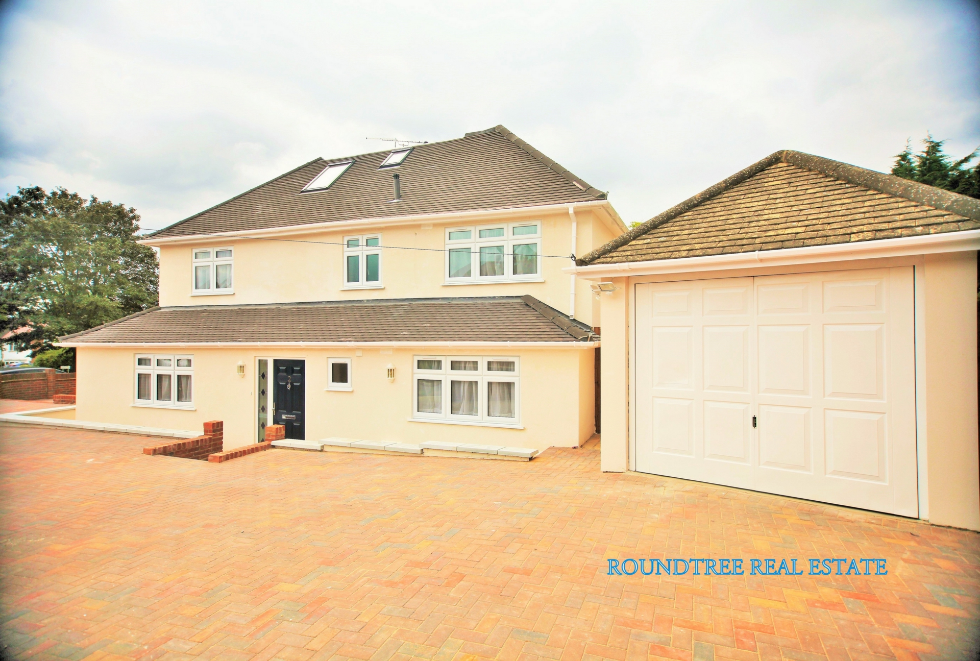 5 bedroom Semi-detached house To Let