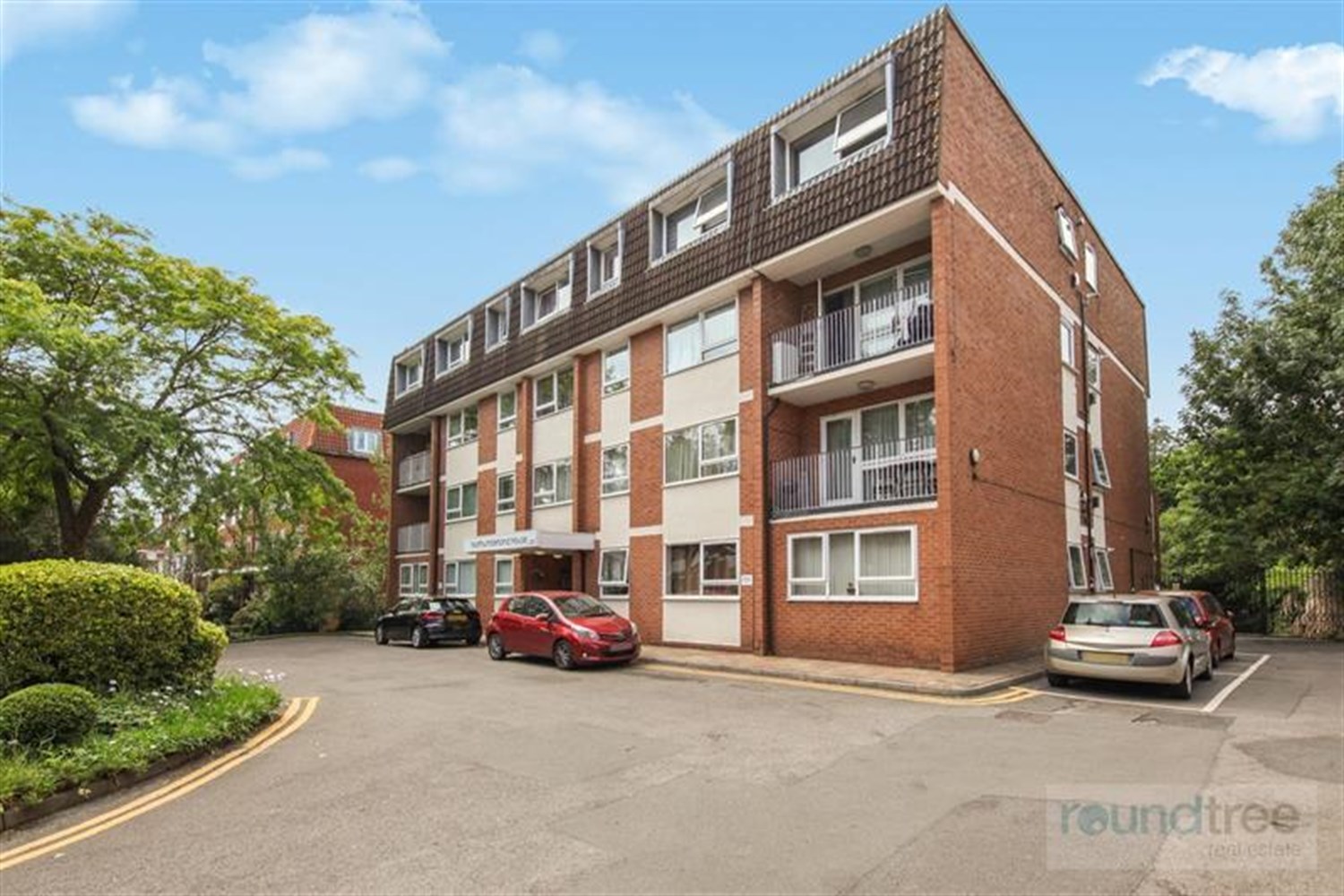 2 bedroom Flat For Sale