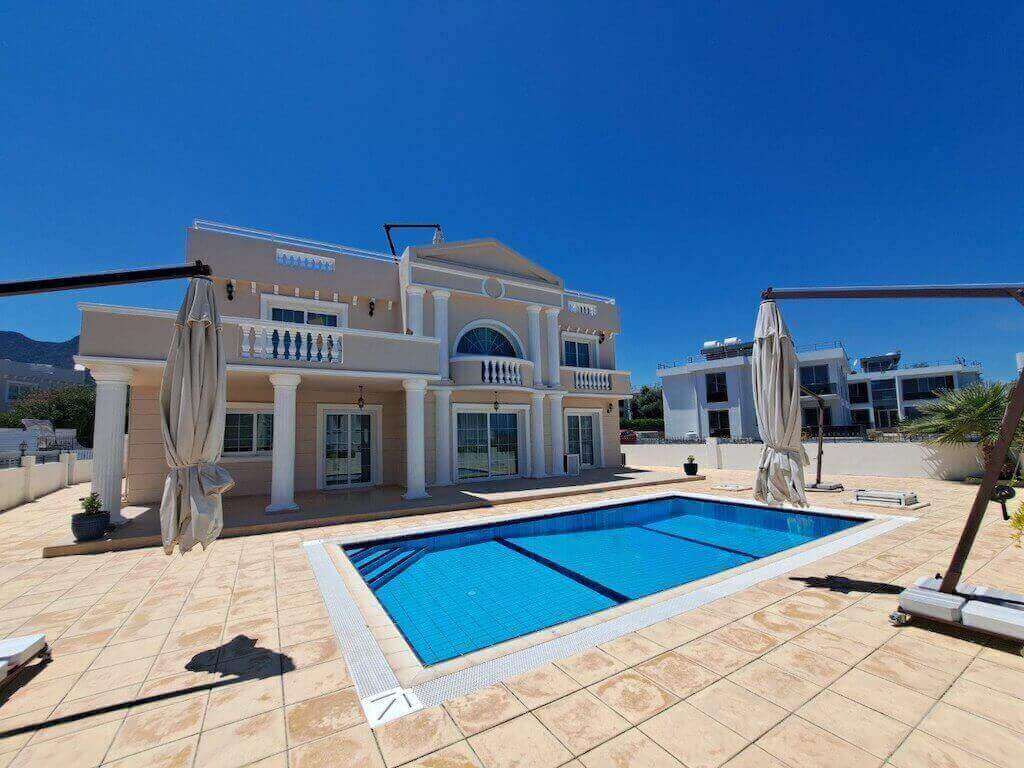 4 Bed House (unspecified) in Cyprus