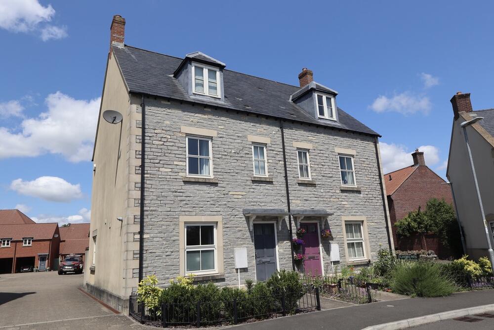 3 bedroom Semi-detached house For Sale