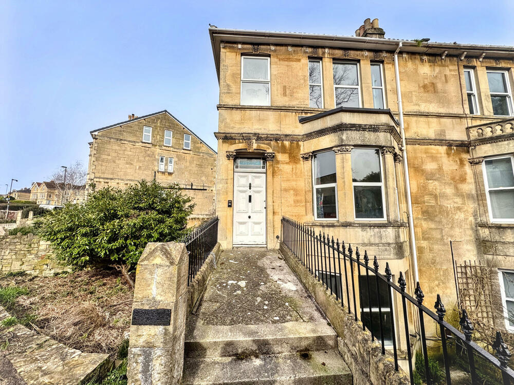 5 bedroom Studio flat Sold