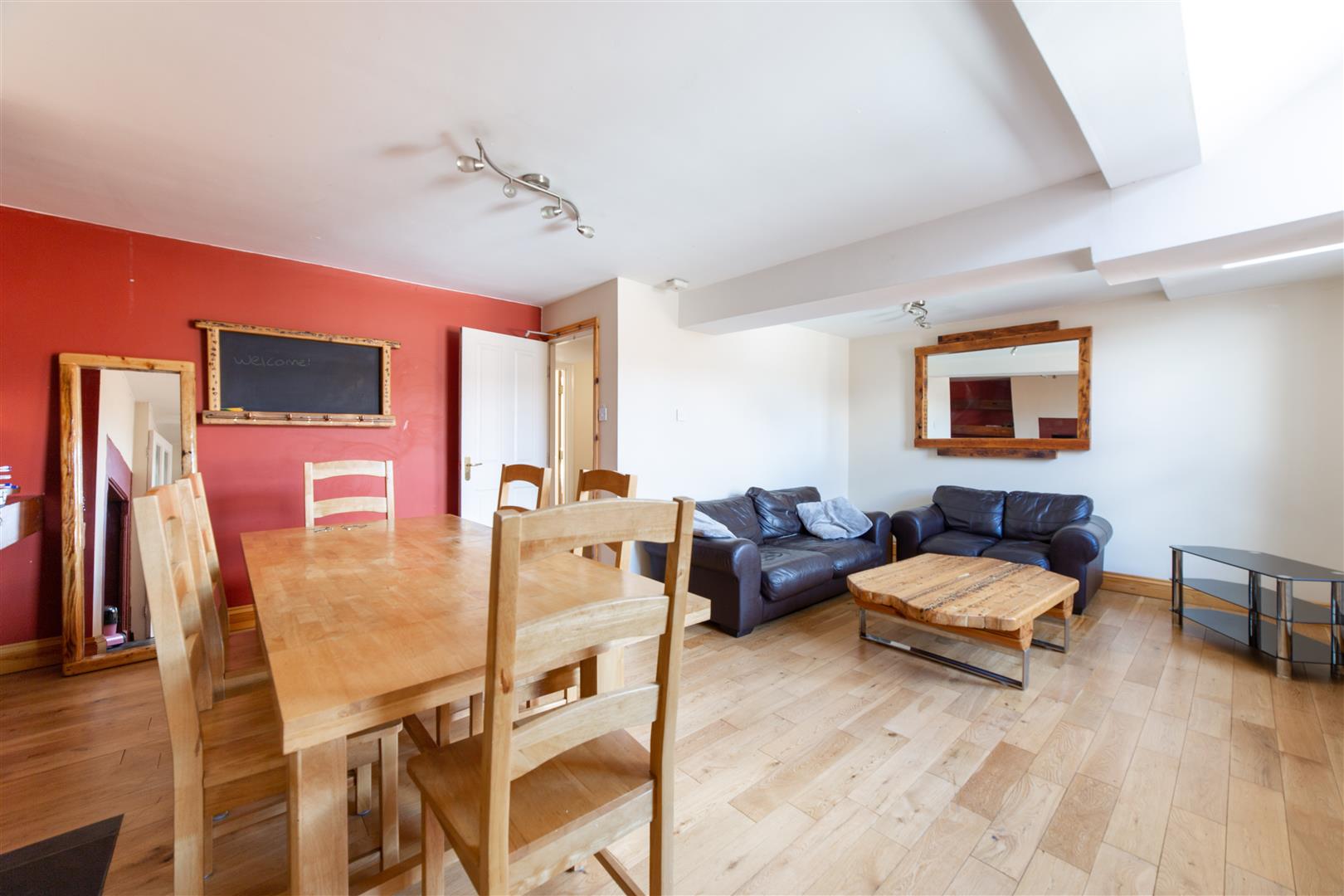 4 bedroom Maisonette Let