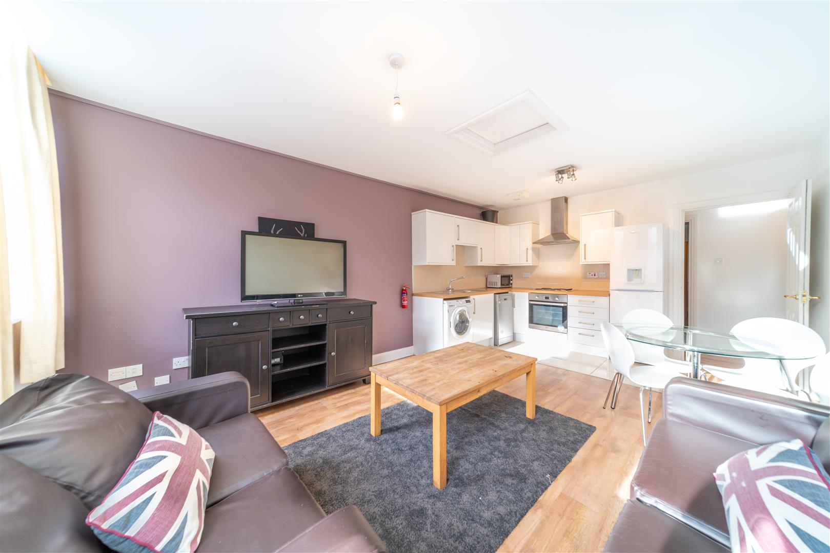 3 bedroom Apartment To Let